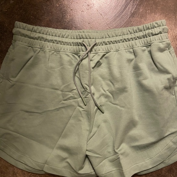 READ DESCRIPTION Gymshark Legacy Loose Shorts - Picture 4 of 6